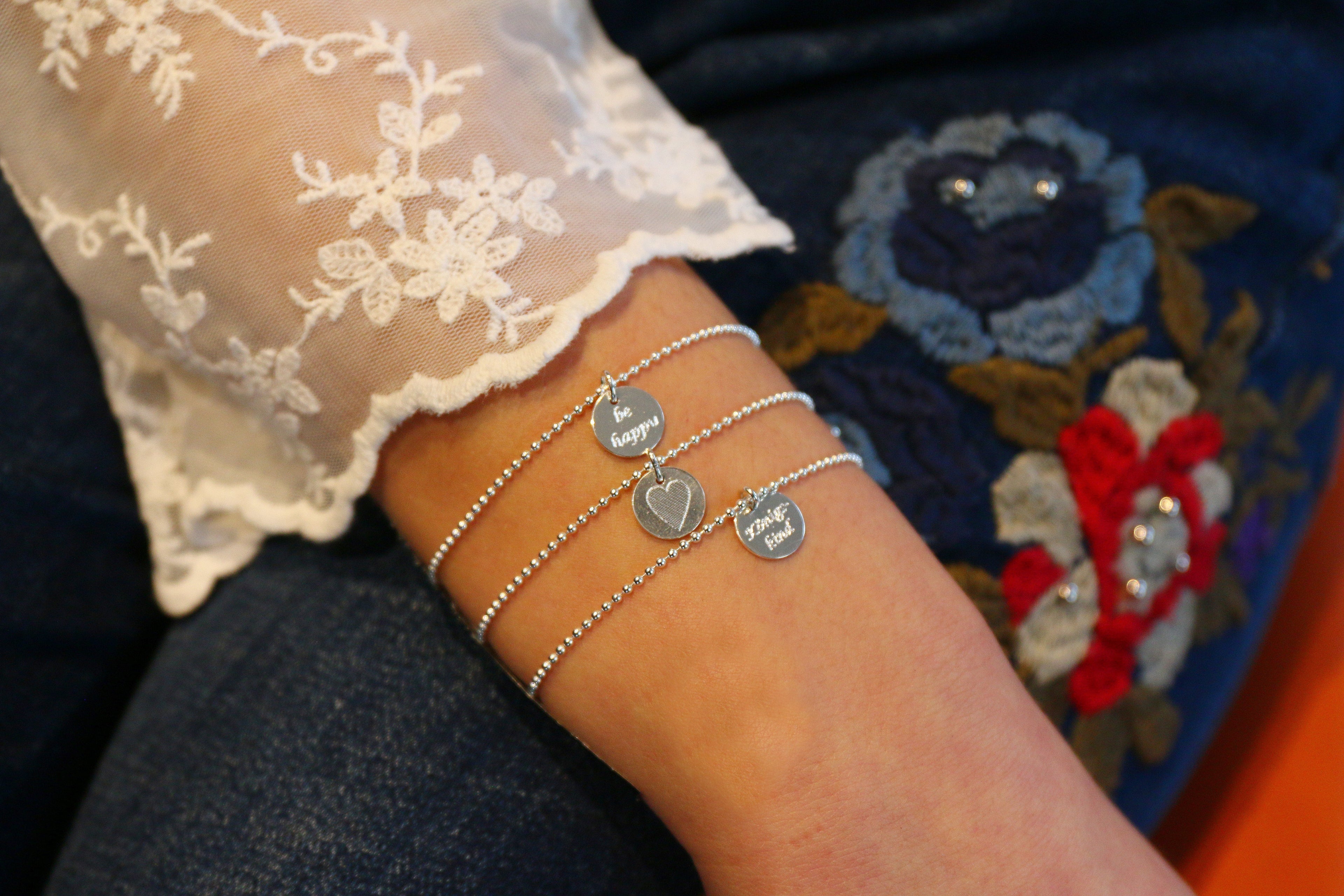 Thankgoods bracelet with 'beautiful' pendant